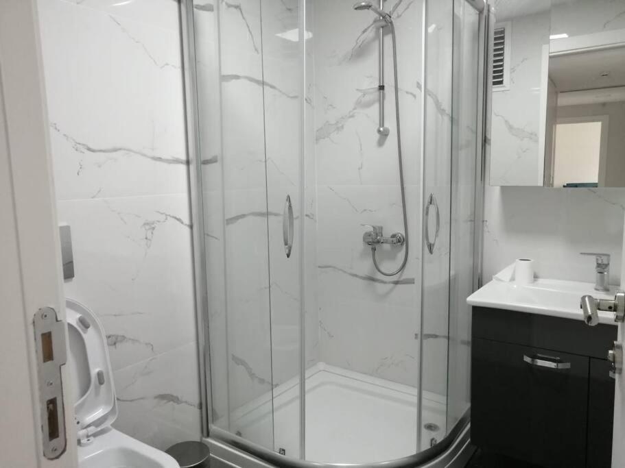 איסטמבול Sisli Apartment, 2 Bedrooms, 250 M Metro, New Modern Residence מראה חיצוני תמונה